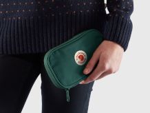 Дамски портфейли