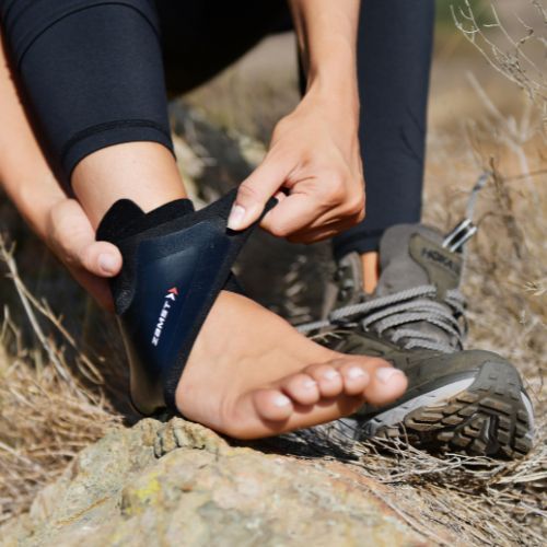 Zamst FILMISTA Ankle Стабилизатор за ляв глезен черен 470214