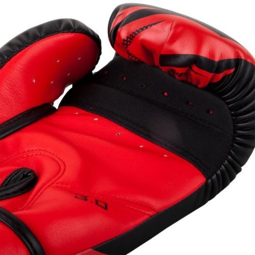 Боксови ръкавици Venum Challenger 3.0 Red/Black 03525-100-10OZ