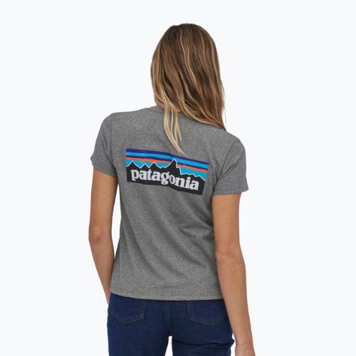 Дамска тениска за трекинг Patagonia P-6 Logo Responsibili-Tee gravel heather