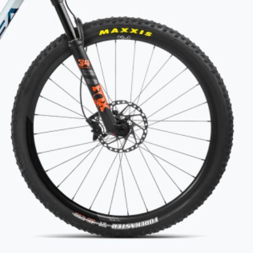Orbea Oiz M20 2023 halo silver/blue carbon view планински велосипед