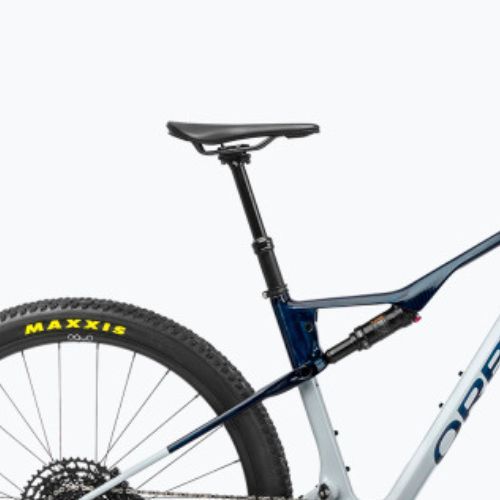 Orbea Oiz M20 2023 halo silver/blue carbon view планински велосипед