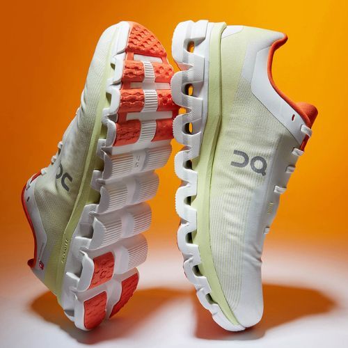 Мъжки обувки за бягане On Cloudflow 4 white/hay