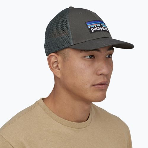 Patagonia P-6 Logo LoPro Trucker бейзболна шапка forge grey