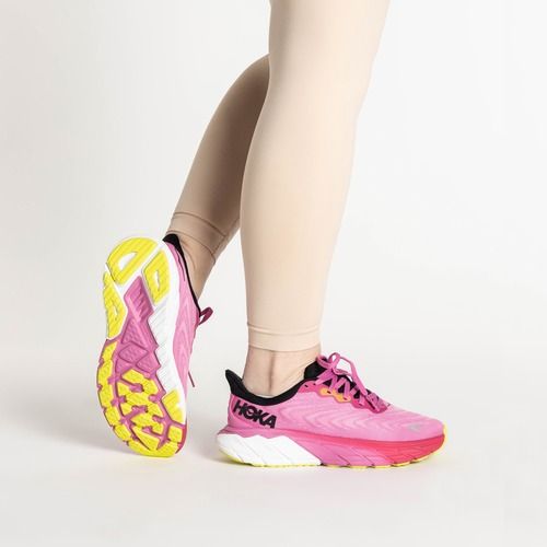 Дамски обувки за бягане HOKA Arahi 6 strawberry/black