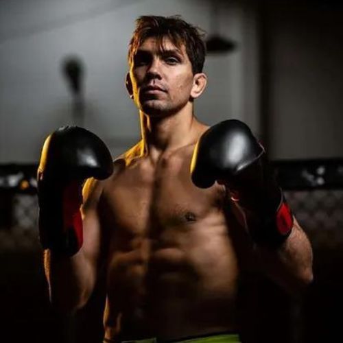 DBX BUSHIDO "Hammer - Red" Муай тай боксови ръкавици черни/червени