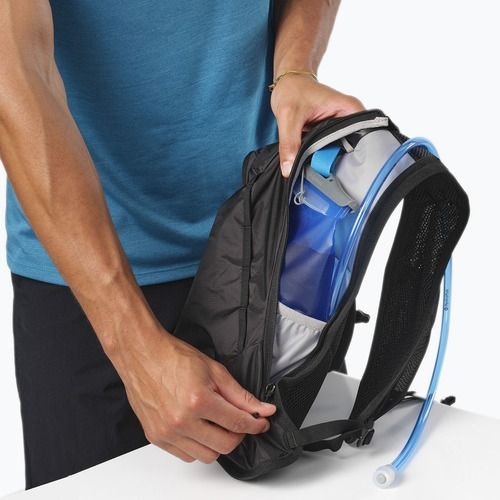Salomon Cross 4 l черна раница за бягане