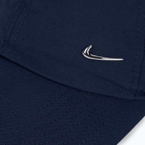 Бейзболна шапка Nike Dri-Fit Club Unstructured Metal Swoosh midnight navy/metallic silver