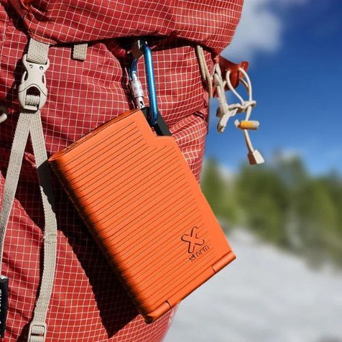 Соларен пауърбанк Xtorm Super Charger 10000 mAh 20W черен