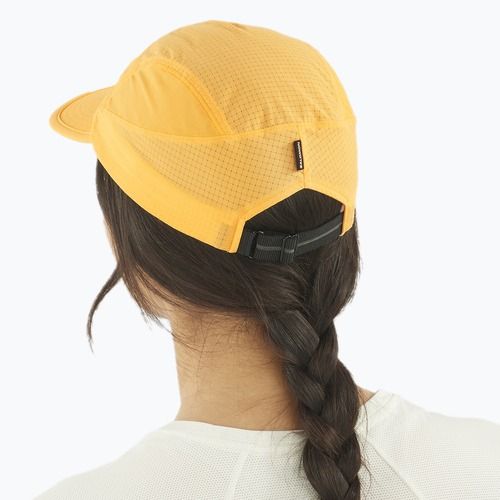 Salomon Sense Aero топла бейзболна шапка в цвят кайсия