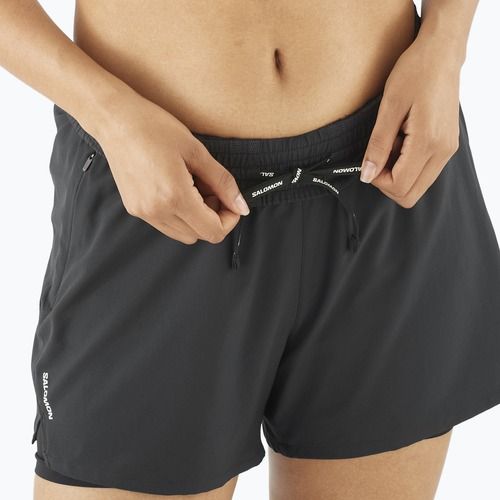 Salomon SHAKEout Core 2IN1 4" дамски къси панталони за бягане тъмно черно