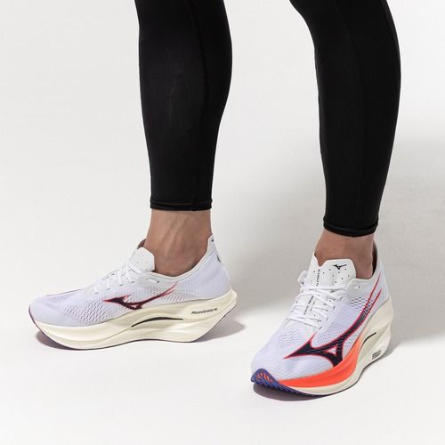 Mizuno Wave Rebellion Pro 3 обувки за бягане бяло/баритоново синьо/огнена кора