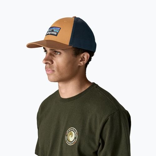 Шапка с козирка Patagonia P-6 Logo LoPro Trucker talon gold