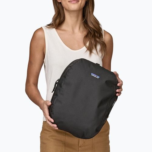 Козметична чантичка Patagonia Black Hole Cube black / black