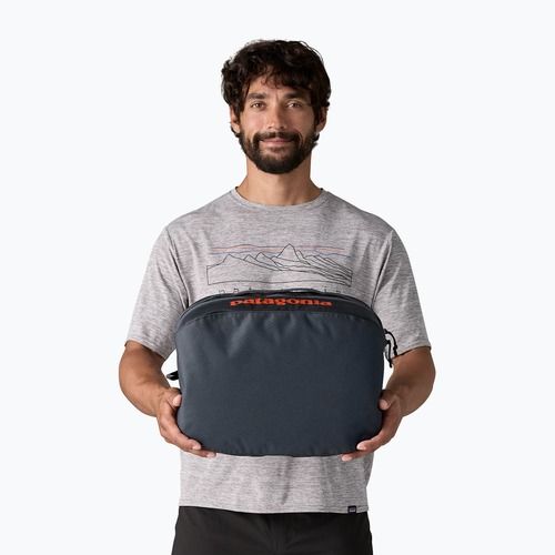 Козметична чантичка Patagonia Black Hole Cube smolder blue / amanita red