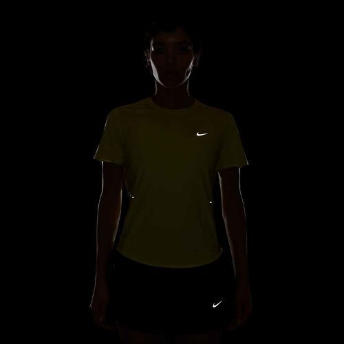 Дамска тениска за бягане Nike Swift Dri-Fit light zitron