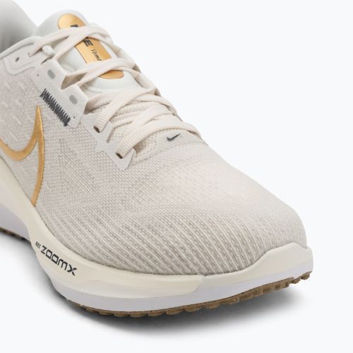 Дамски обувки за бягане Nike Vomero 17 phantom/light bone/sail/metallic gold