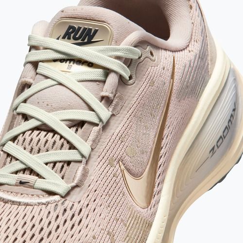 Дамски обувки за бягане Nike Vomero 18 SE cream ii/coconut milk/metallic gold grain