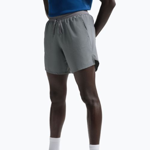 Мъжки шорти за бягане Nike Stride Dri-Fit Brief-Lined 7" smoke grey