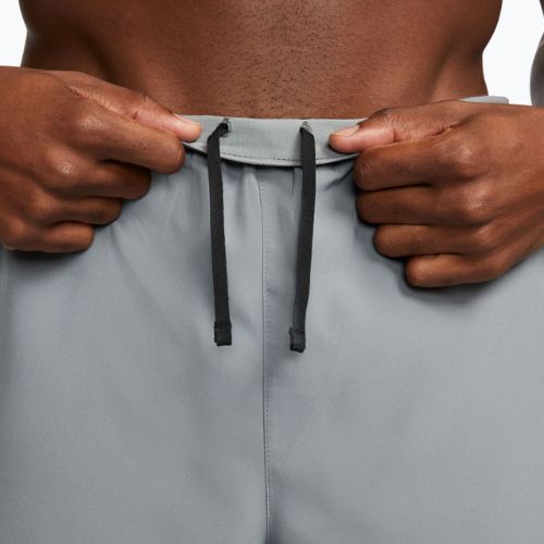 Mъжки шорти Nike Dri-Fit Challenger 7“ 2в1 smoke grey/dark smoke grey