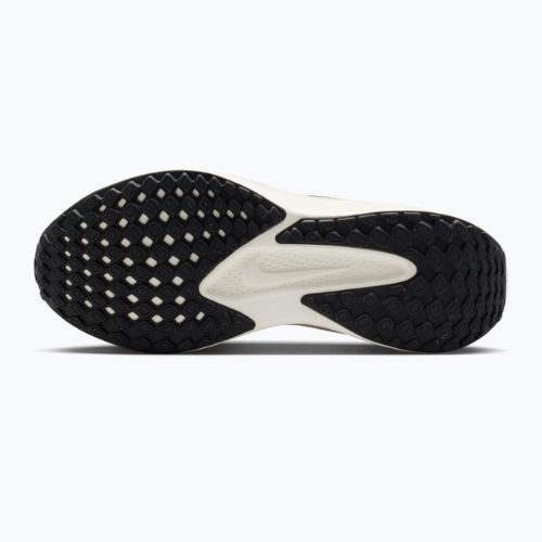 Дамски обувки за бягане Nike Quest 6 light khaki/sail/metallic gold/off noir