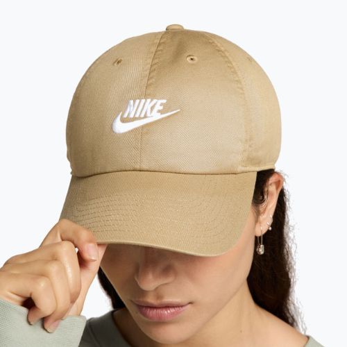 Шапка с козирка Nike Club Unstructured Futura Wash parachute beige/white