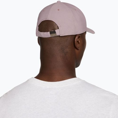 Шапка с козирка Nike Dri-Fit Club light violet ore/metallic silver