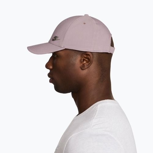 Шапка с козирка Nike Dri-Fit Club light violet ore/metallic silver