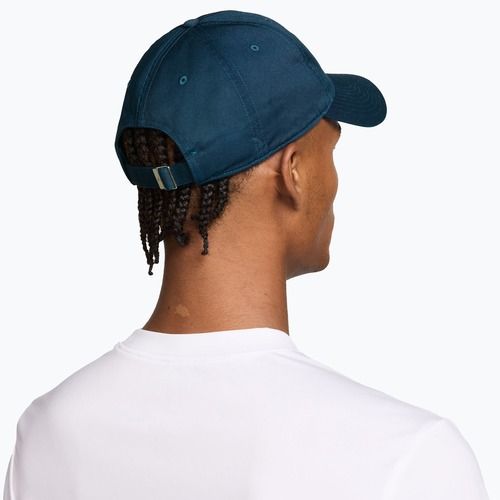 Шапка с козирка Jordan Club Unstructured Curved-Bill squadron blue/sail