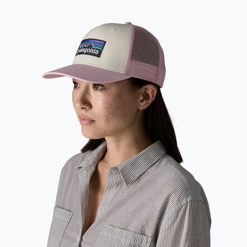 Шапка с козирка Patagonia P-6 Logo Trucker white w/quiet violet