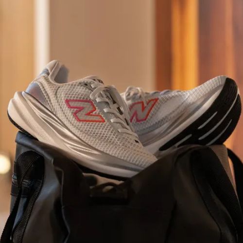 Дамски обувки за бягане New Balance 1080's V15 103 white/pink heat/tangerine heat