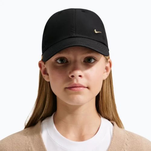 Детска шапка с козирка Nike Dri-FIT Club black/flt gold