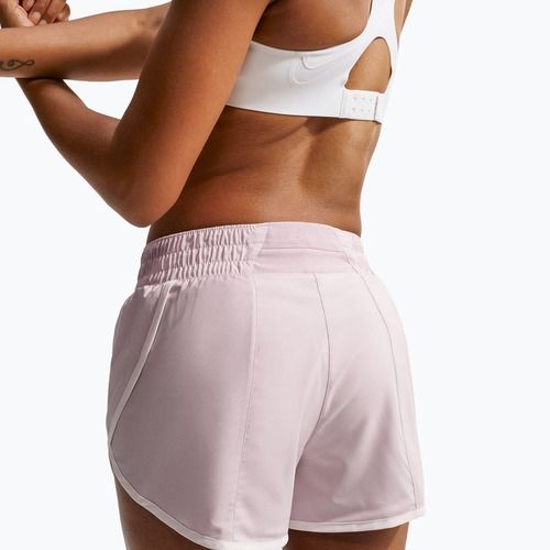 Дамски тренировъчни шорти Nike One Woven Brief-Lined platinum violet/sail