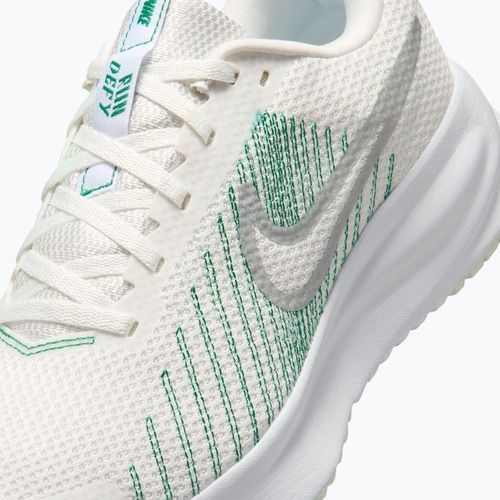 Дамски обувки за бягане Nike Run Defy summit white/white/metallic silver