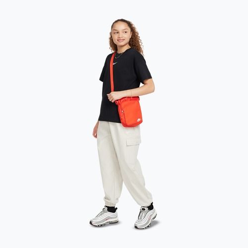 Детска тениска Nike Sportswear Essential black
