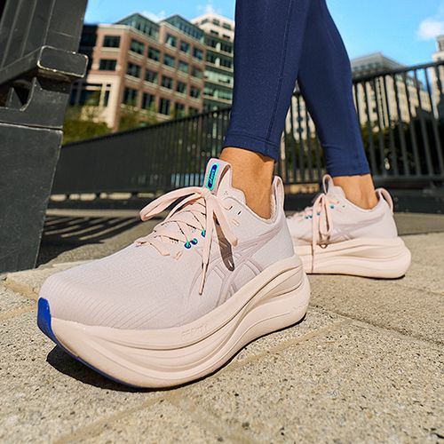 Дамски обувки за бягане ASICS Gel-Nimbus 28 white/sun coral