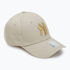 Дамска бейзболна шапка New Era Metallic Logo 9Forty New York Yankees светло бежова