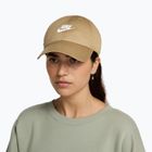 Шапка с козирка Nike Club Unstructured Futura Wash parachute beige/white