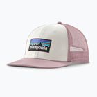 Бейзболна шапка Patagonia P-6 Logo Trucker white w/quiet violet