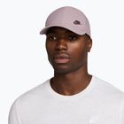 Шапка с козирка Nike Dri-Fit Club light violet ore/metallic silver
