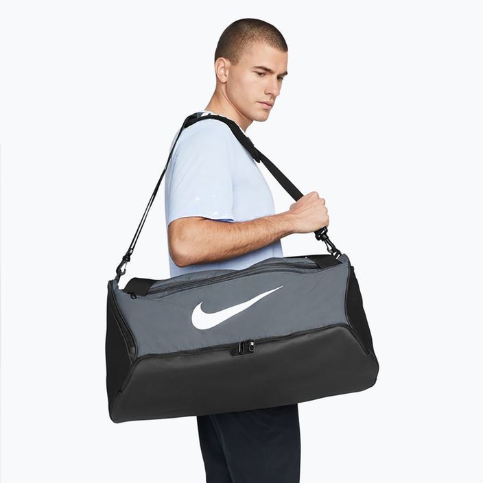 Чанта за тренировки Nike Brasilia 9,5 60 л сиво/бяло 9
