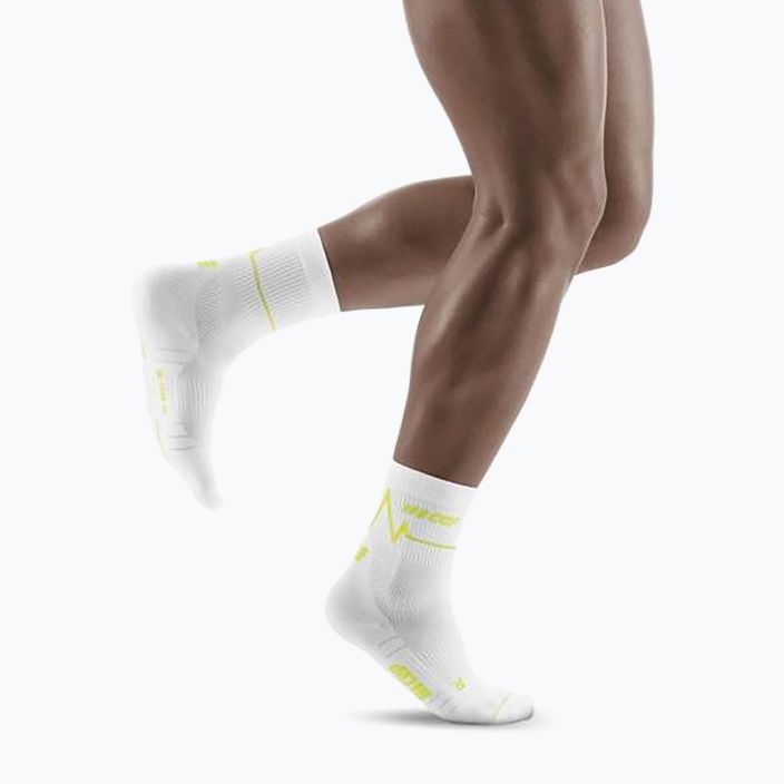 CEP Heartbeat мъжки къси чорапи за бягане с компресия бели WP3CPC2 4