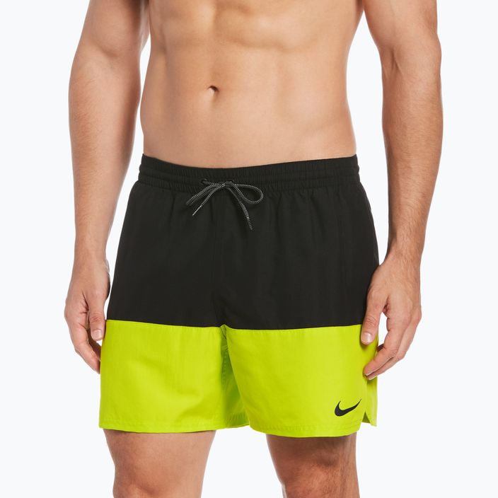Мъжки къси панталони за плуване Nike Split 5" Volley в черно и зелено NESSB451-312 5