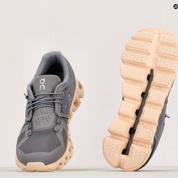 Дамски обувки за бягане ON Cloud 5 сиви 5998883 11