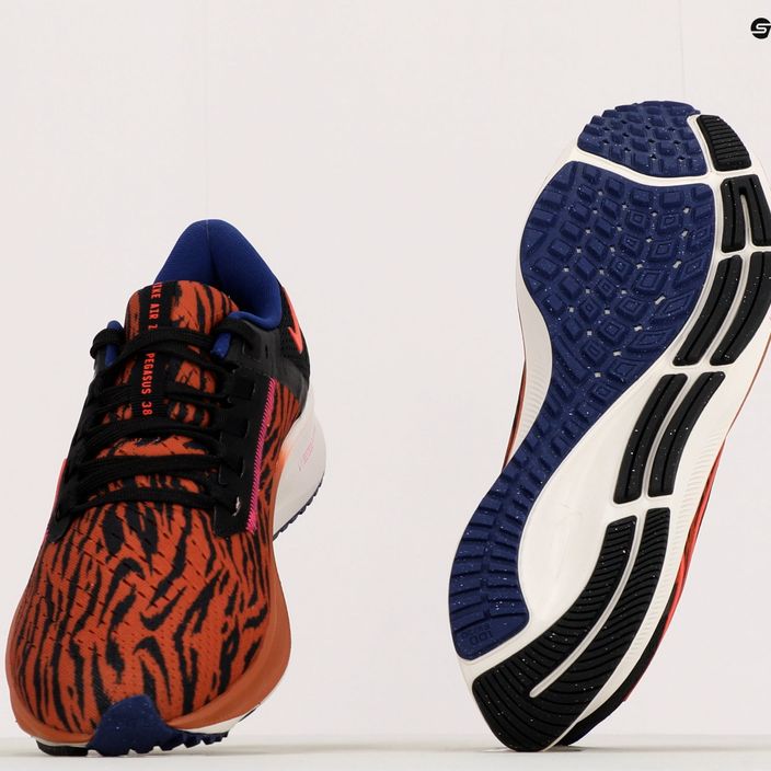 Nike Air Zoom Pegasus дамски обувки за бягане 38 кафяво DQ7650-800 11