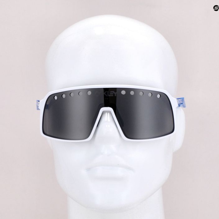 Слънчеви очила Oakley Sutro в синьо и бяло 0OO9406 7