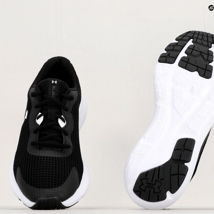 Мъжки обувки за бягане Under Armour Surge 3 в черно и бяло 3024883 17