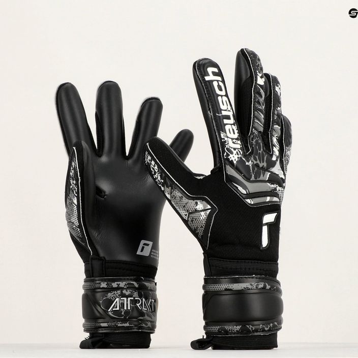Reusch Attrakt Infinity вратарски ръкавици черни 5370725-7700 8