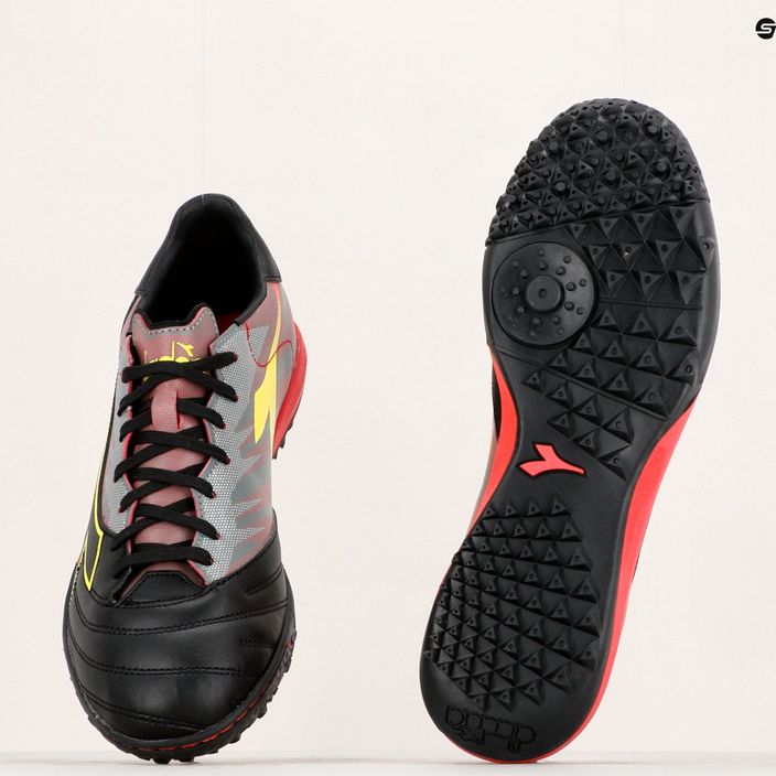 Мъжки футболни обувки Diadora Brasil Elite Veloce R TFR в черно и червено DD-101.179182-D0136-40 17