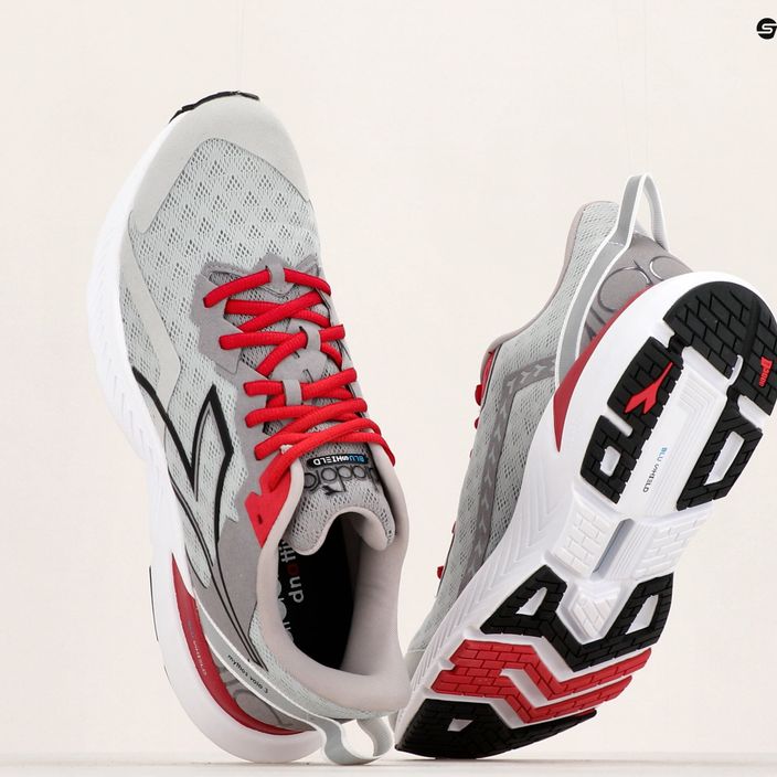 Мъжки обувки за бягане Diadora Mythos Blushield Volo 3 silver dd/black/alloy 12